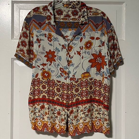 Earthbound Trading Company Tops - Earthbound Trading Company boho-chic
Short-sleeve button-down floral retro top